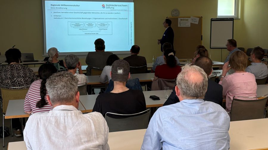 Wie können internationale Pflegekräfte gewonnen werden? Die Fachtagung der Gesundheitsregion Göttingen/Südniedersachsen stießt auf großes Interesse. | Foto: Marieke Frohme