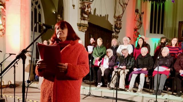 Christiane Vielgraf sang „Maria durch ein Dornwald ging“.