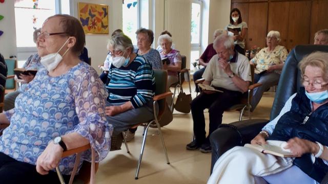 Anlässlich des katholisches Hochfestes Peter und Paul hielt Propst Berkefeld eine Andacht in der Caritas-Tagespflege Duderstadt.