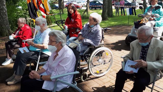 Die Pilgergruppe hatte ihren reservierten Platz während der Messe. | Foto: Caritas Südniedersachsen